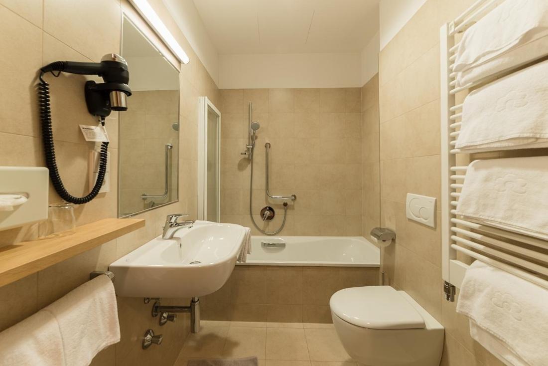 Hotel Stiegl Scala Bolzano Oda fotoğraf