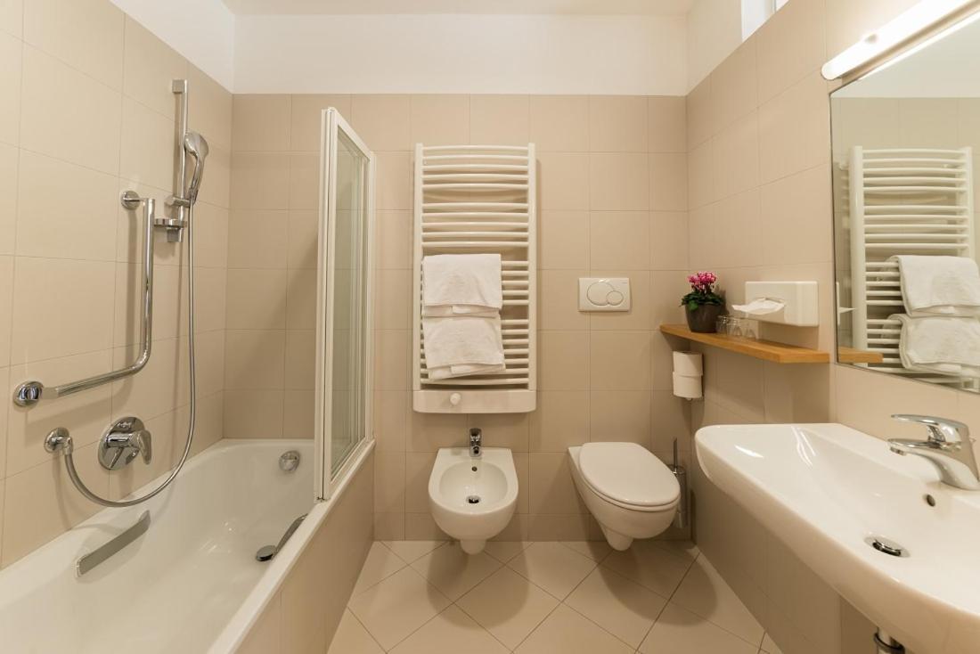 Hotel Stiegl Scala Bolzano Oda fotoğraf